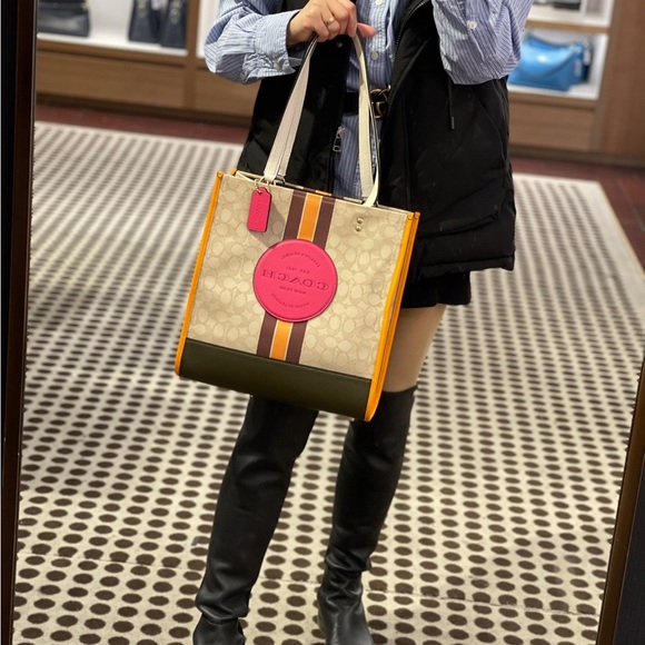 Coach Dempsey Tote In Signature Jacquard With Stripe And Coach Patch - Picture 6 of 8